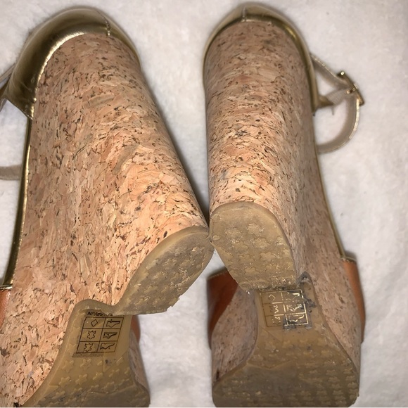 Jimmy Choo Wedge Size 39 1/2 Neutral Patent Leather Cork Platform Open Toe Wedge - Picture 12 of 14